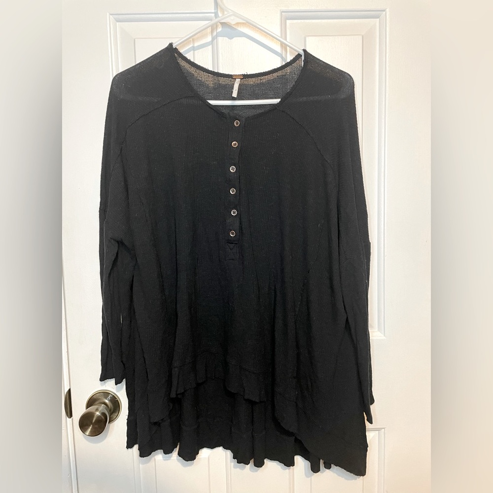 Free People | 3/4 sleeve button scoop neck flowy top